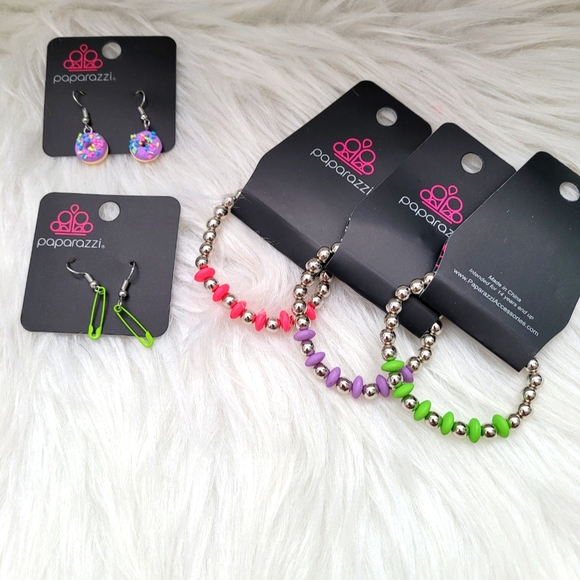 paparazzi Other - Paparazzi Girls Holiday Earrings Bracelet Set